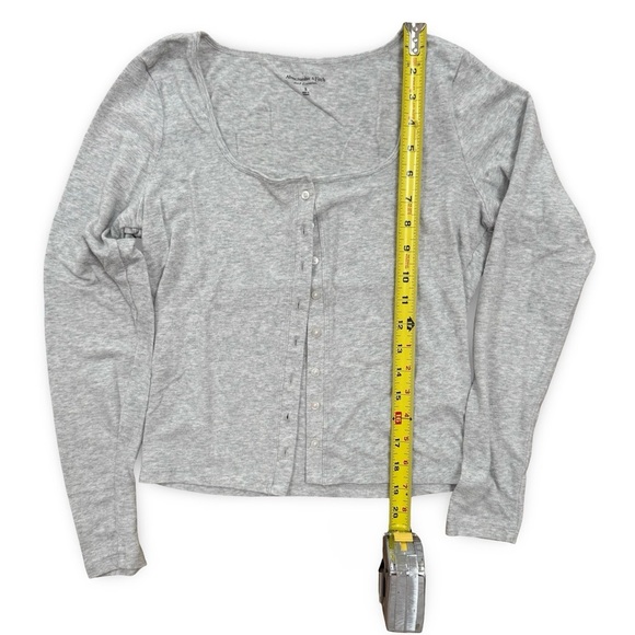 Abercrombie & Fitch Light Gray Essentials Shirt Women’s size small - Picture 3 of 7